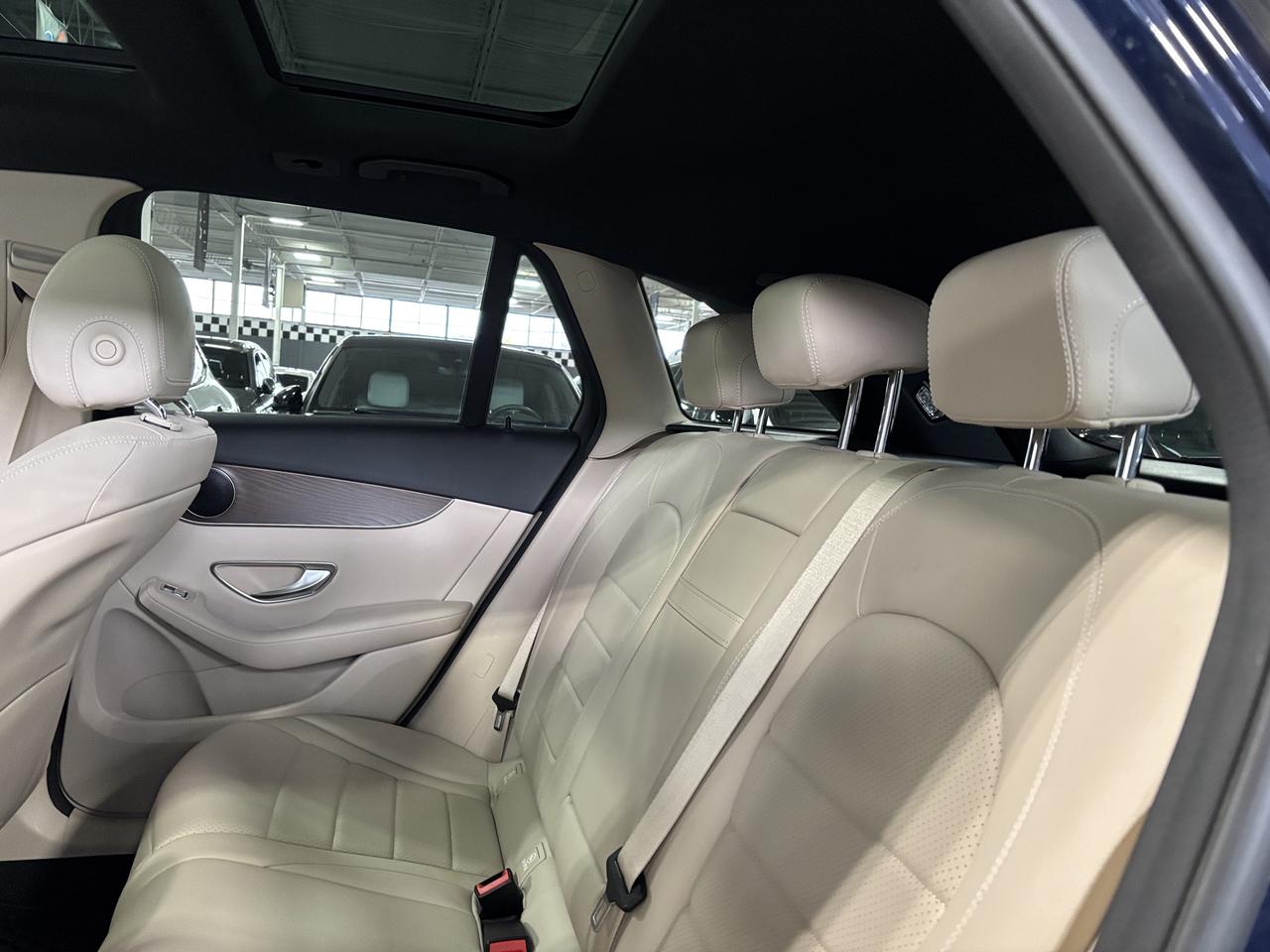 2019 Mercedes-Benz GLC GLC300|4MATIC|NAV|CREAMSEATS|AMGALLOYS|WOODTRIMS|+ Photo