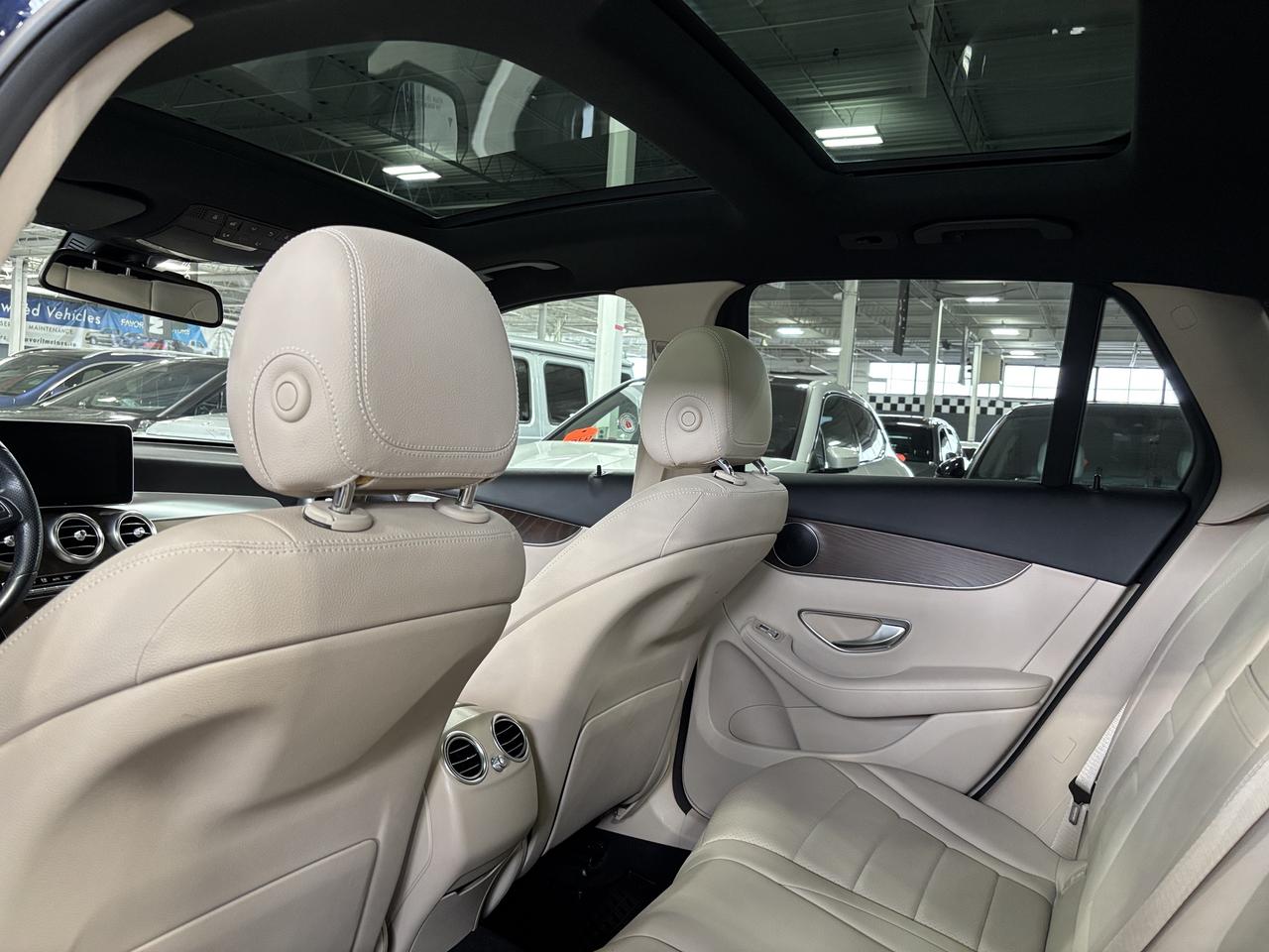 2019 Mercedes-Benz GLC GLC300|4MATIC|NAV|CREAMSEATS|AMGALLOYS|WOODTRIMS|+ Photo