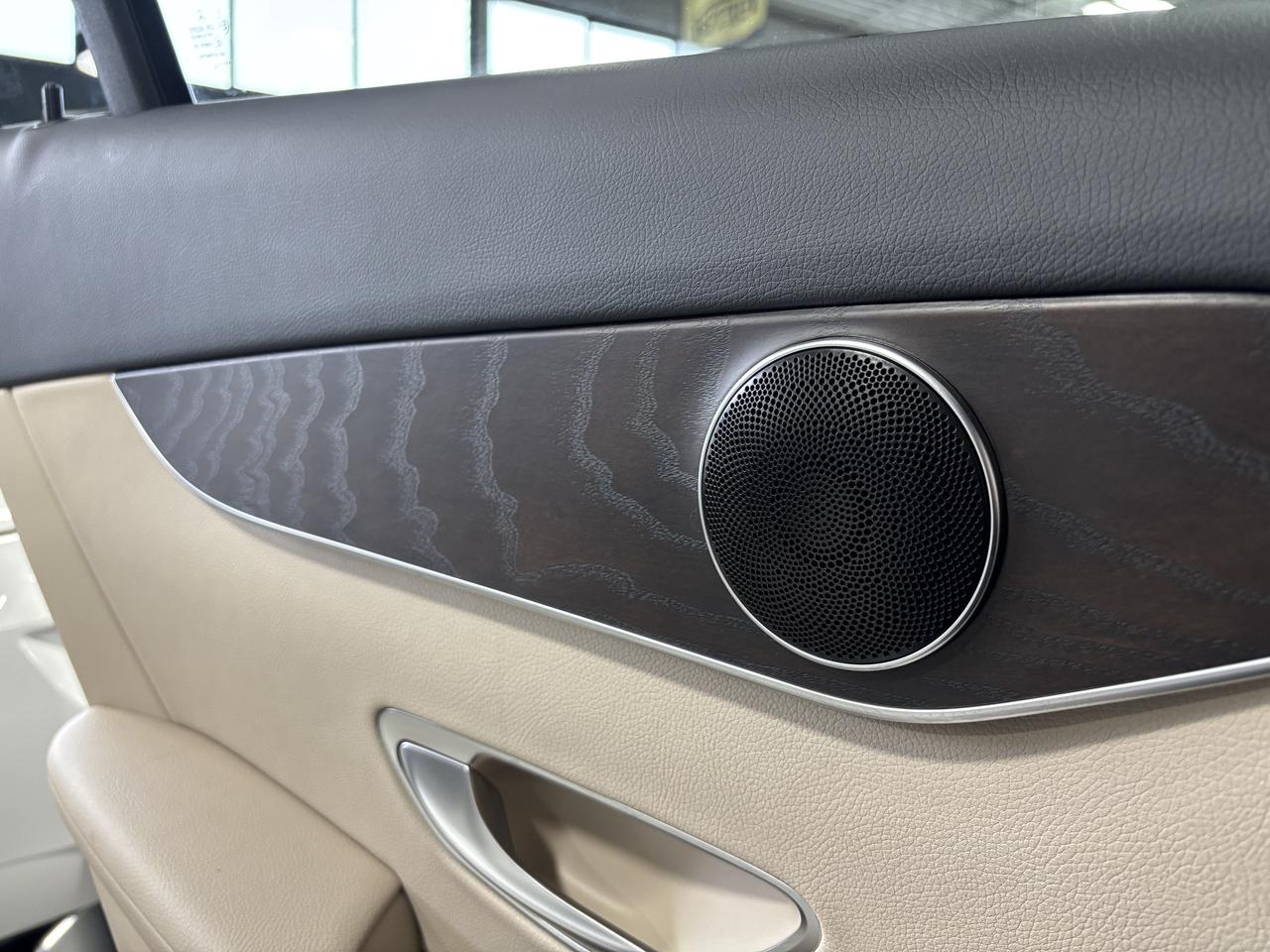 2019 Mercedes-Benz GLC GLC300|4MATIC|NAV|CREAMSEATS|AMGALLOYS|WOODTRIMS|+ Photo