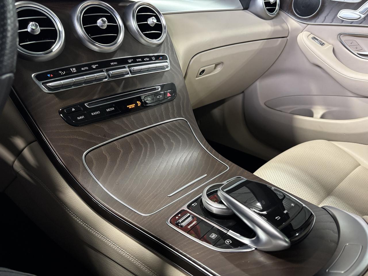 2019 Mercedes-Benz GLC GLC300|4MATIC|NAV|CREAMSEATS|AMGALLOYS|WOODTRIMS|+ Photo