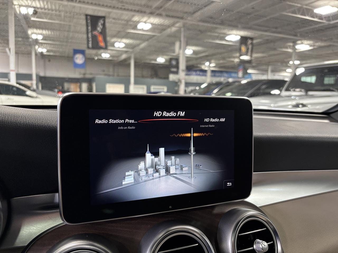 2019 Mercedes-Benz GLC GLC300|4MATIC|NAV|CREAMSEATS|AMGALLOYS|WOODTRIMS|+ Photo
