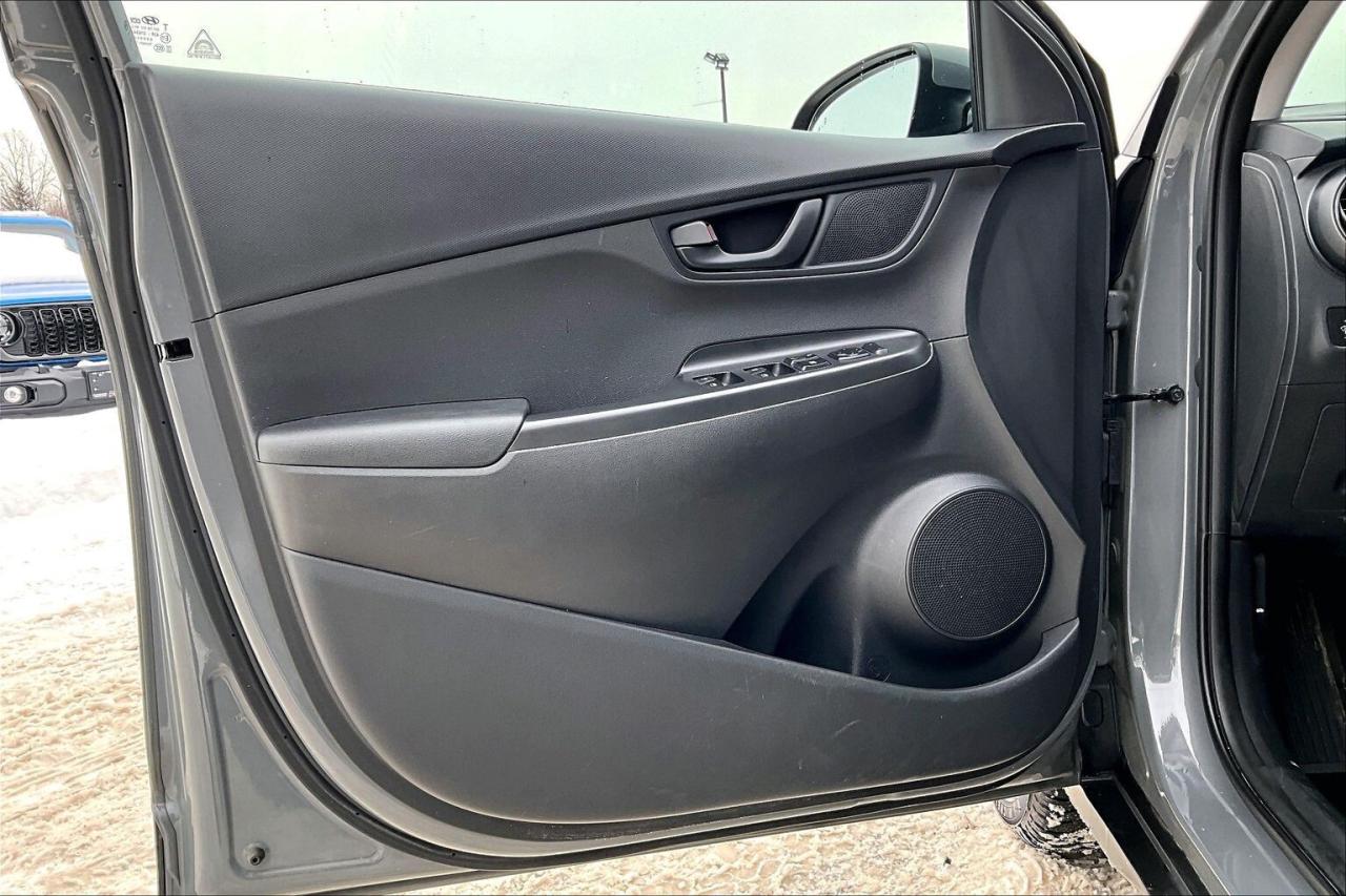2021 Hyundai KONA SEL Preferred | Heated Seats | Blind Spot | FWD Photo