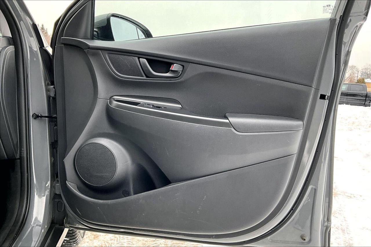 2021 Hyundai KONA SEL Preferred | Heated Seats | Blind Spot | FWD Photo