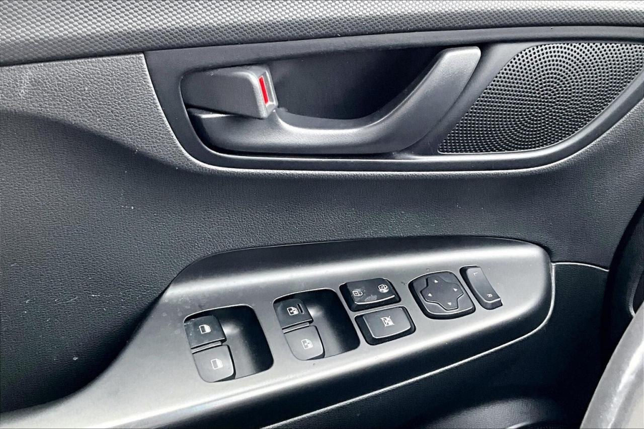 2021 Hyundai KONA SEL Preferred | Heated Seats | Blind Spot | FWD Photo