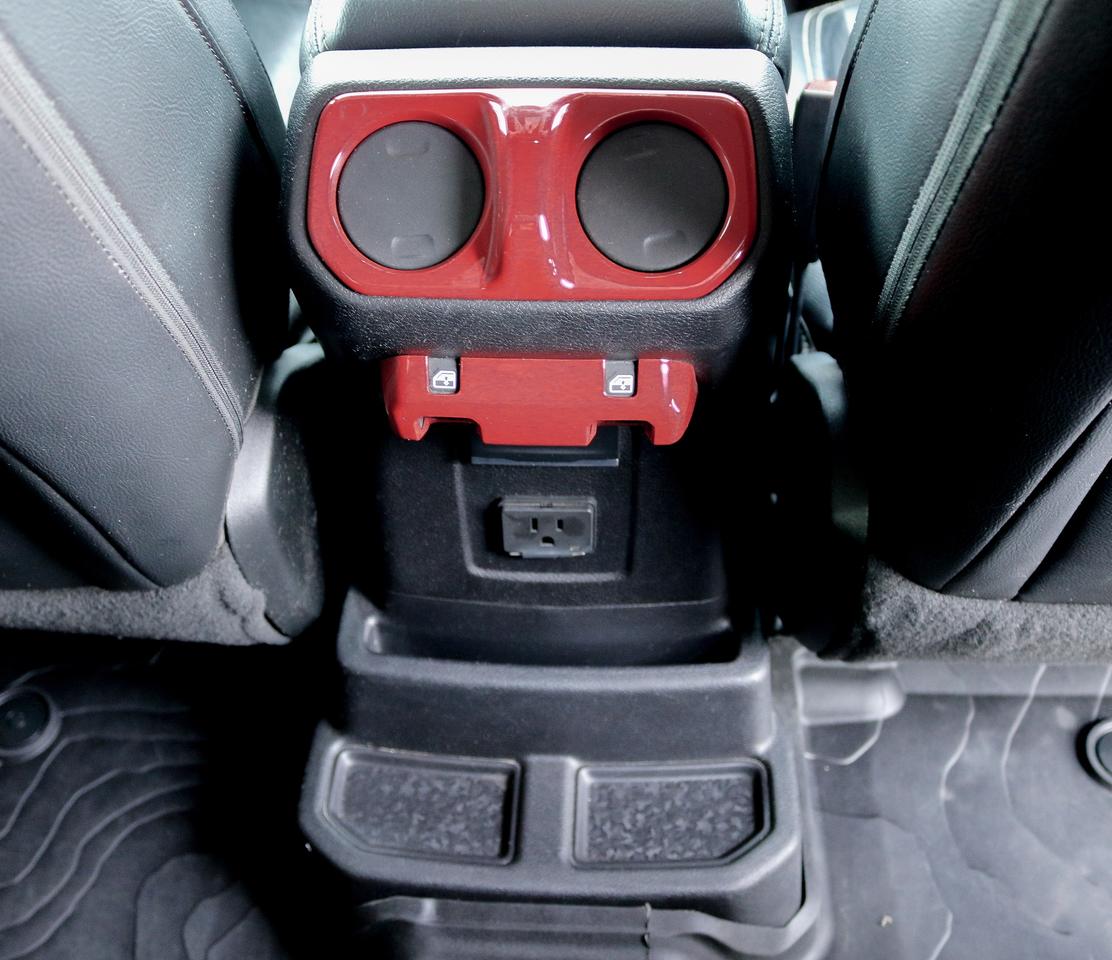 2018 Jeep Wrangler Unlimited Sahara 4x4 | BLUETOOTH | HEATED SEATS | Photo