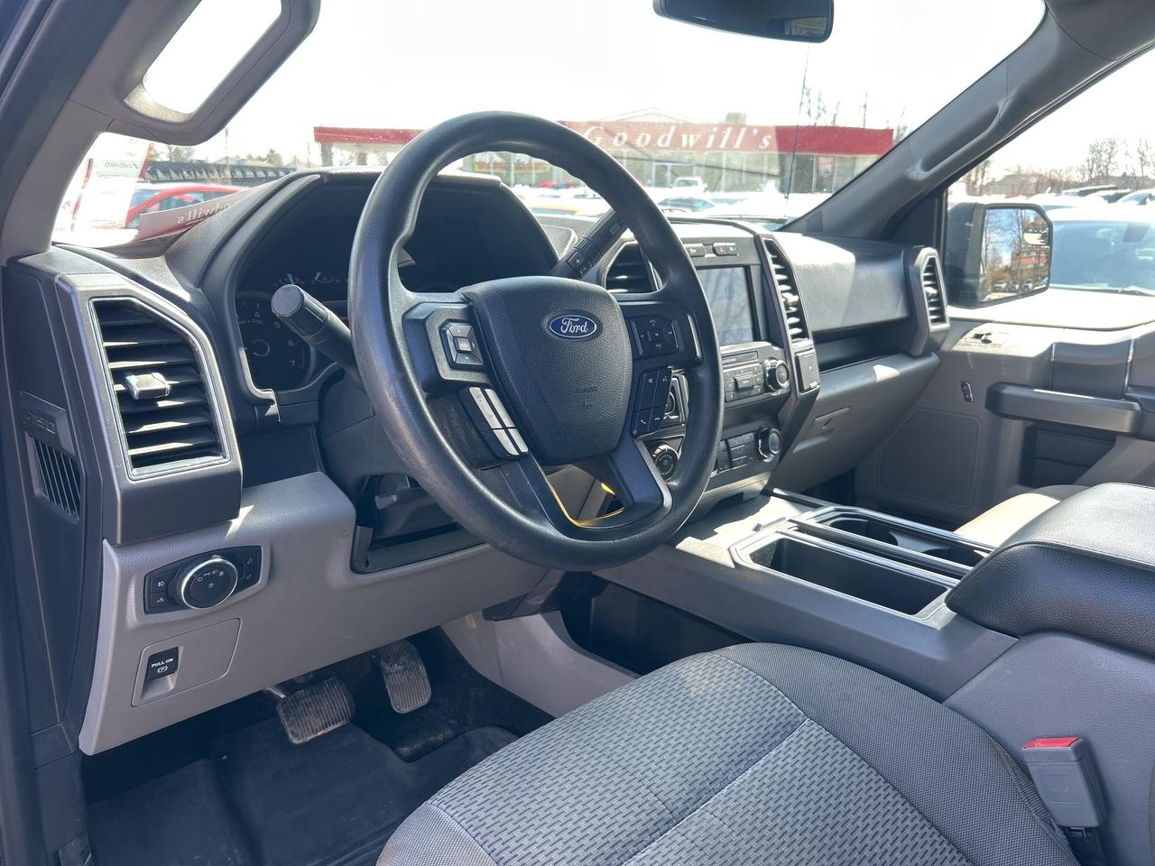 2020 Ford F-150 XLT, 4X4, 5 LITER, CLEAN CARFAX, 5 PASSENGER! Photo
