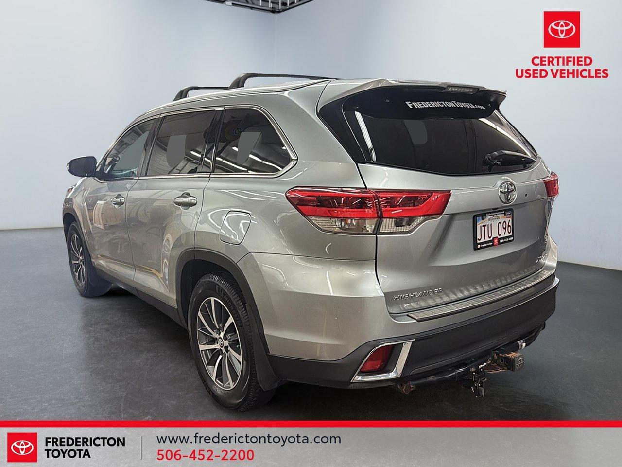 2019 Toyota Highlander XLE Photo3