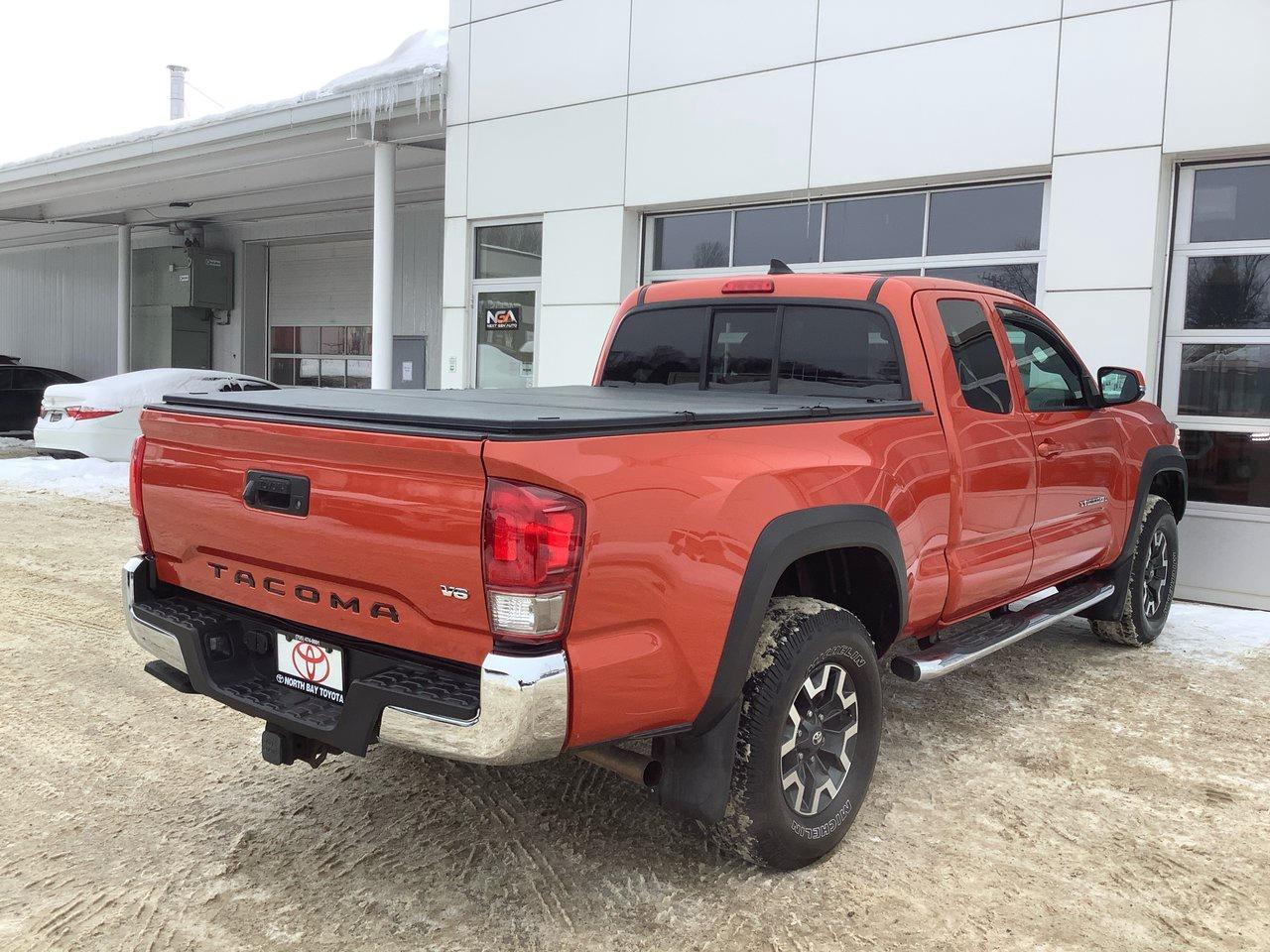 2017 Toyota Tacoma OFFROAD Photo4