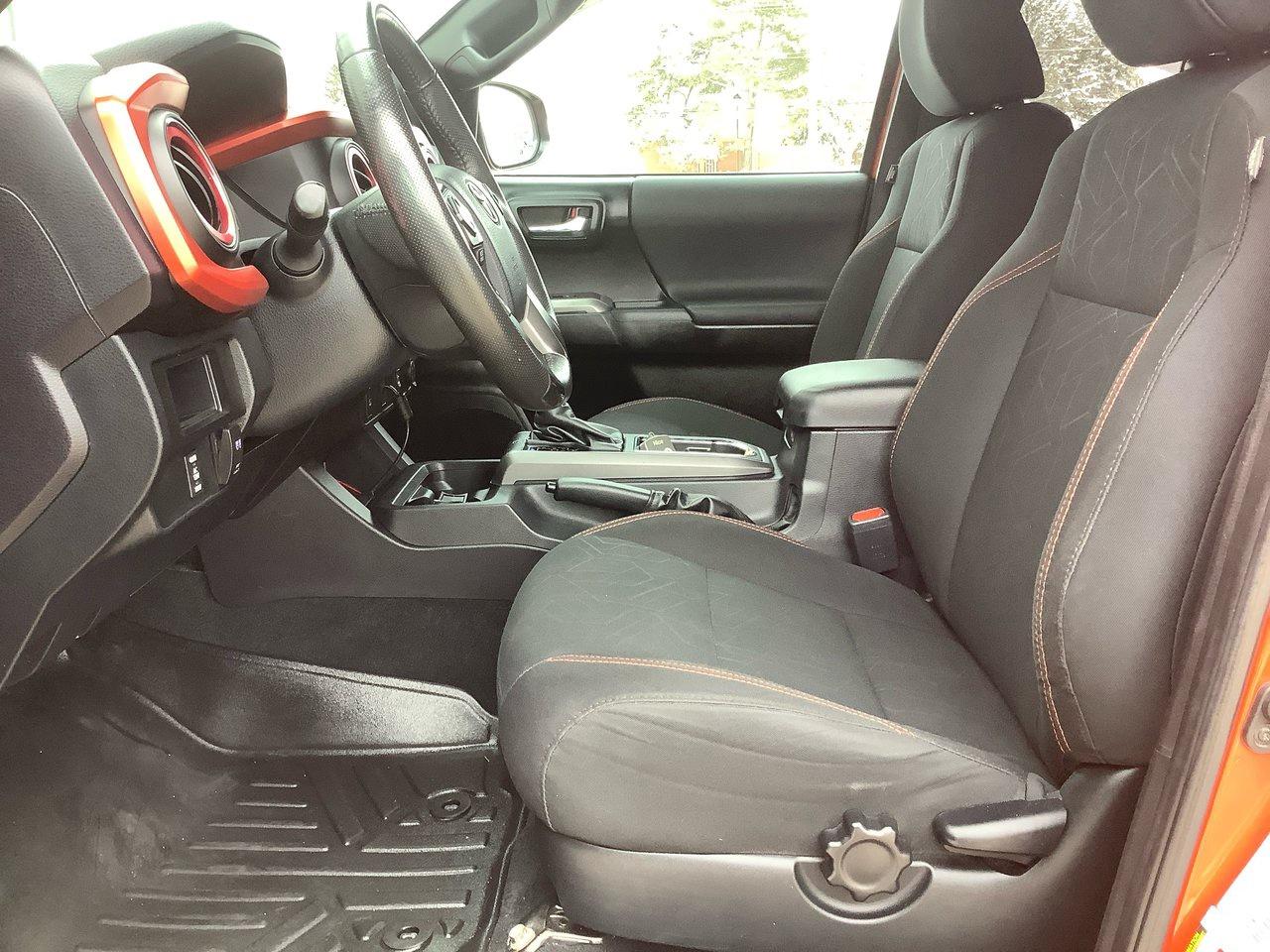 2017 Toyota Tacoma OFFROAD Photo