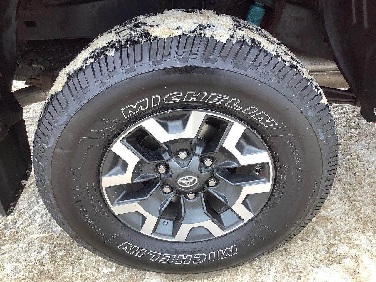 2017 Toyota Tacoma OFFROAD Photo