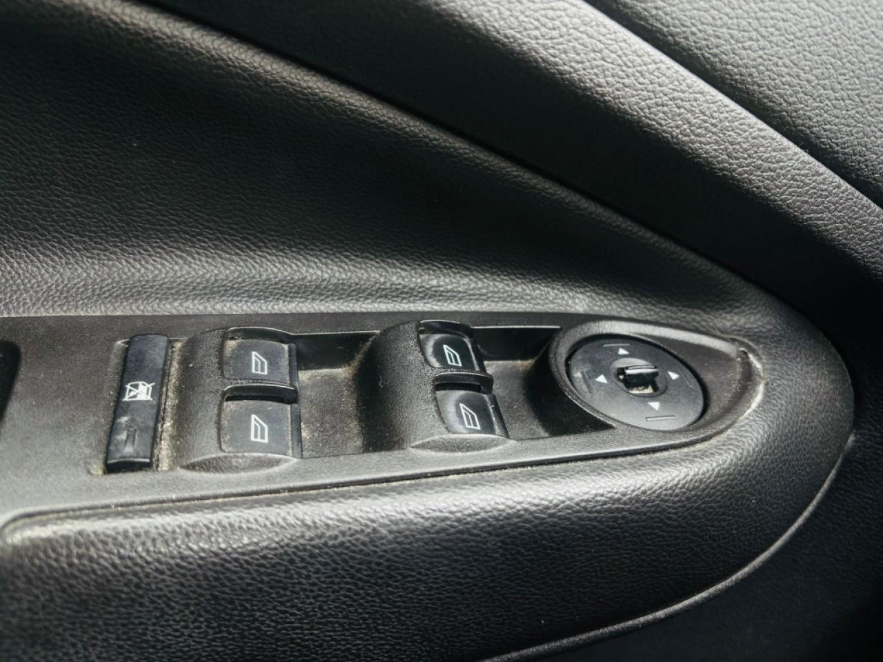 2014 Ford Escape SE 4dr Front-wheel Drive Automatic Photo