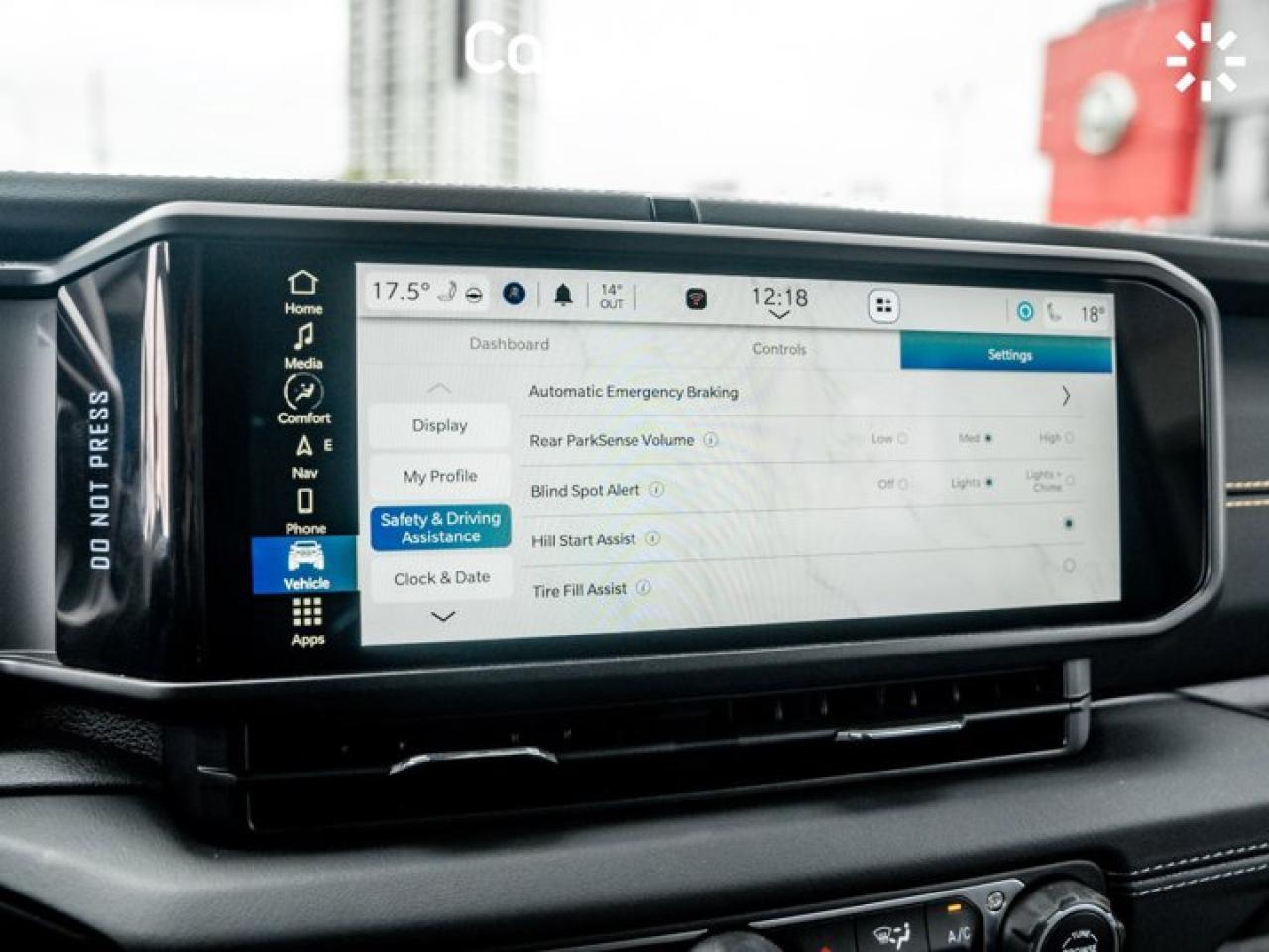 2024 Jeep Wrangler Sahara Photo