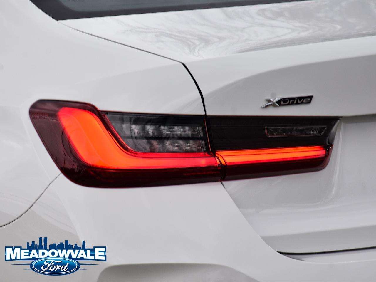 2023 BMW 3 Series 330i Photo