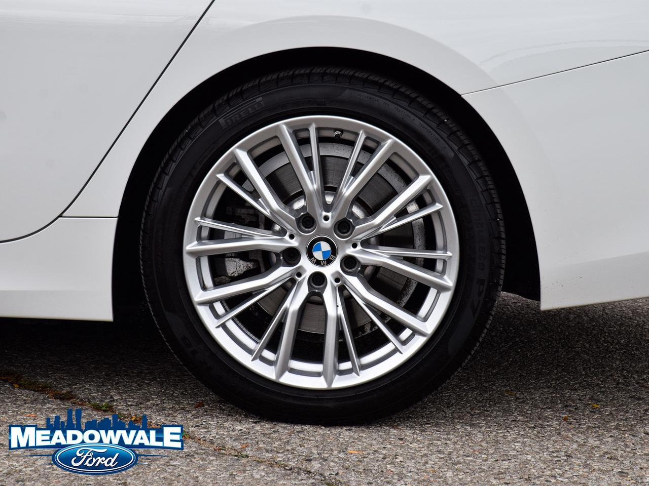 2023 BMW 3 Series 330i Photo
