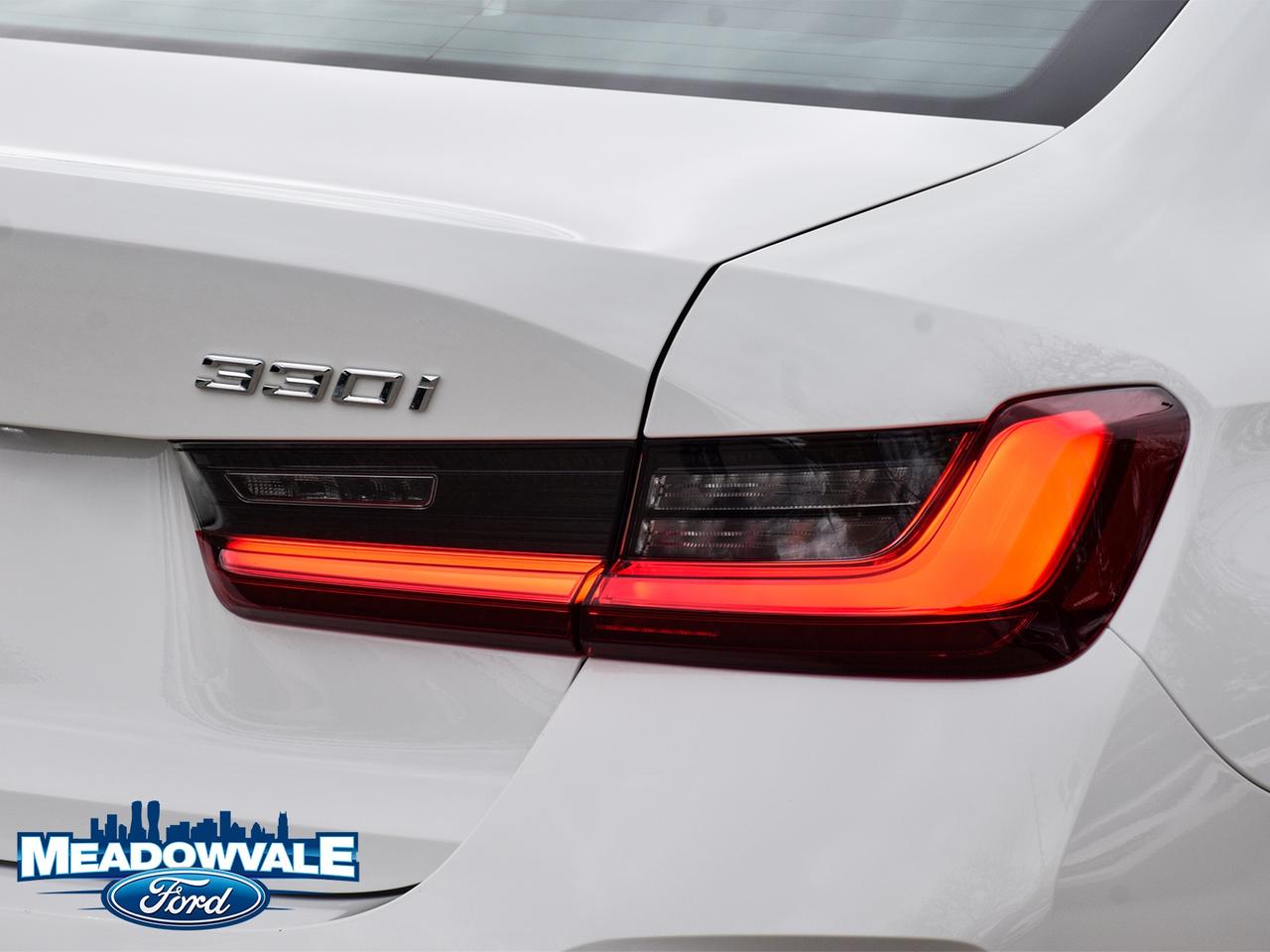 2023 BMW 3 Series 330i Photo