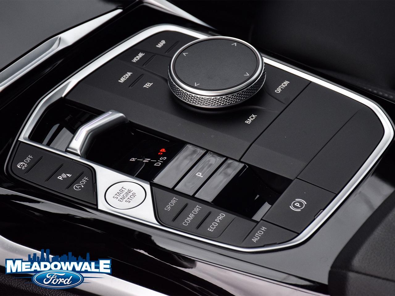 2023 BMW 3 Series 330i Photo