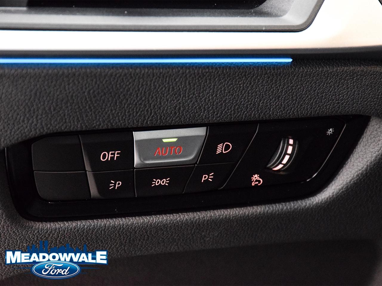 2023 BMW 3 Series 330i Photo