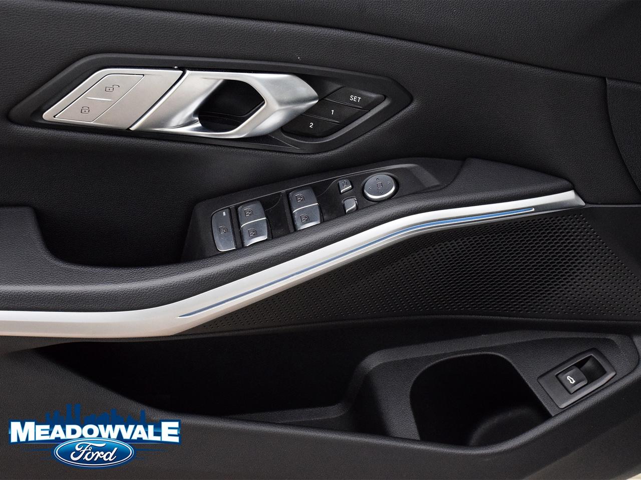 2023 BMW 3 Series 330i Photo