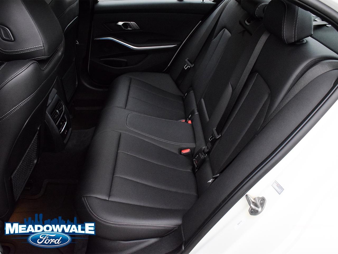 2023 BMW 3 Series 330i Photo