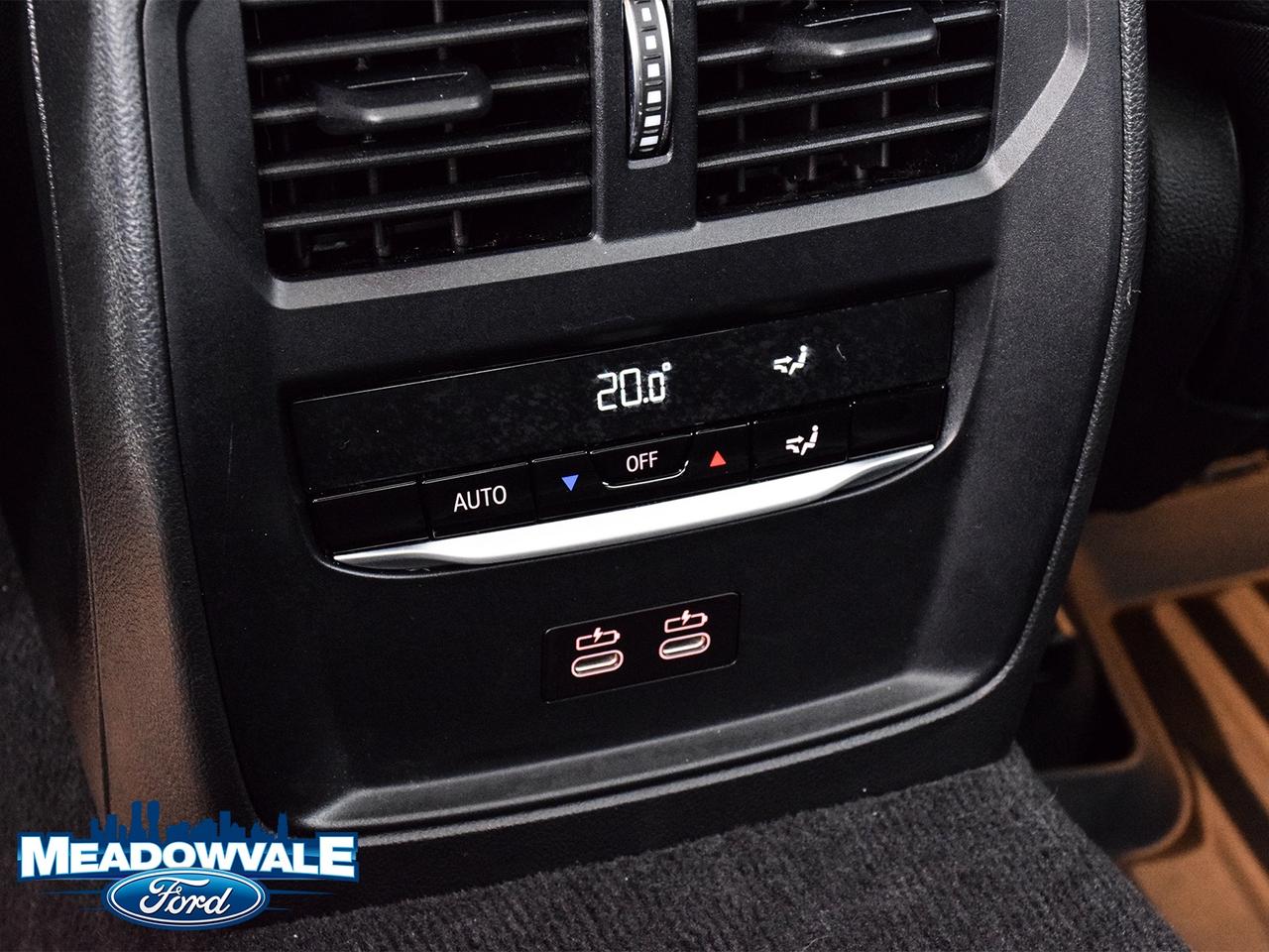 2023 BMW 3 Series 330i Photo