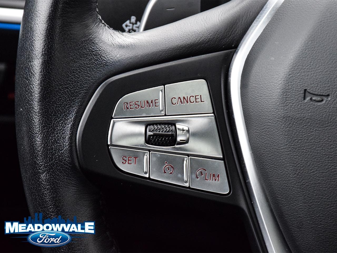 2023 BMW 3 Series 330i Photo