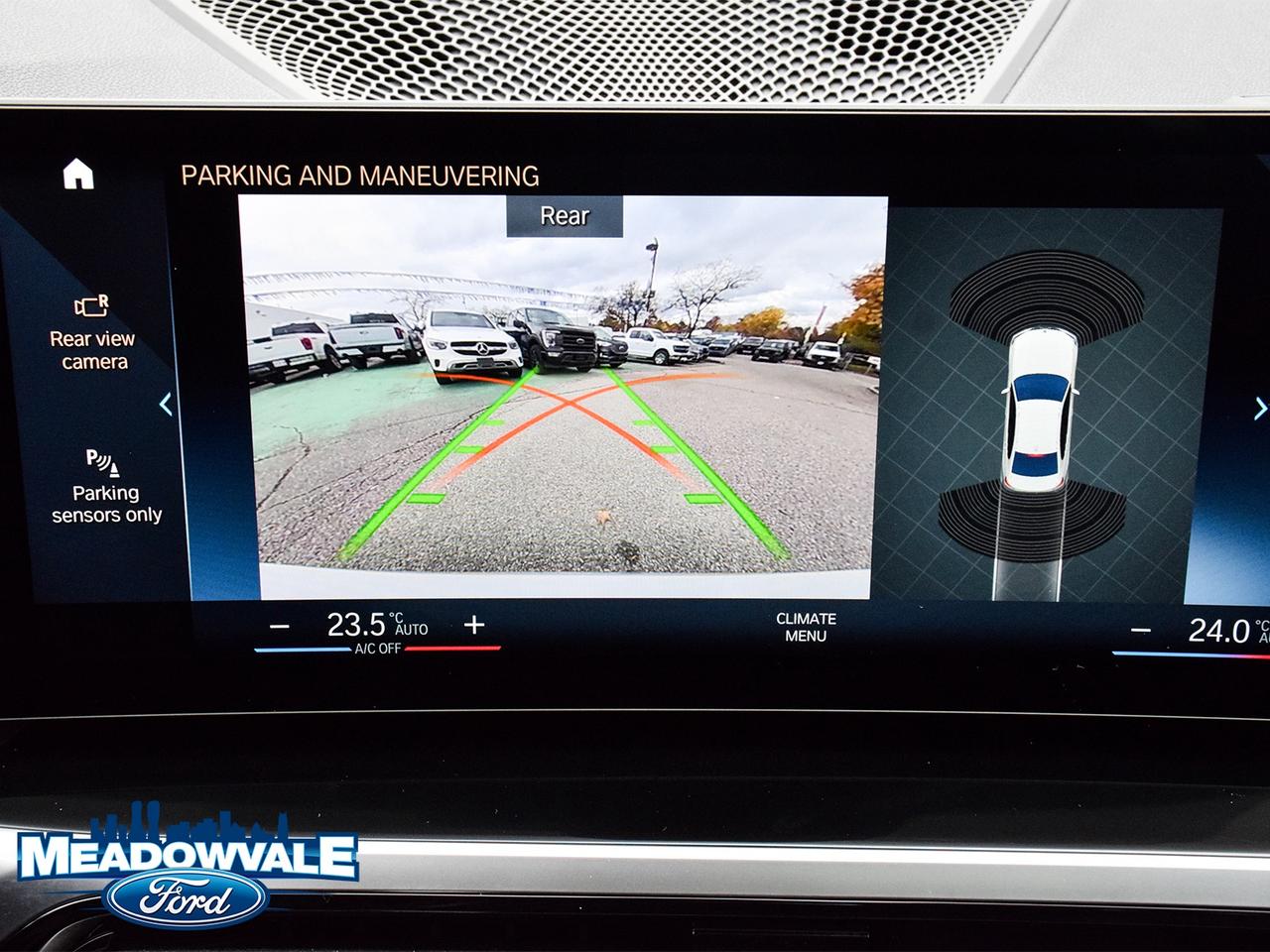 2023 BMW 3 Series 330i Photo