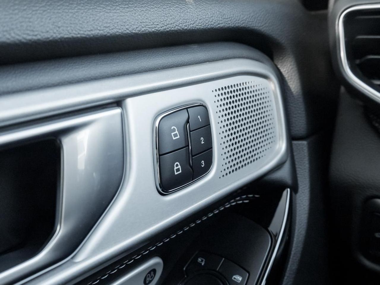 2022 Ford Explorer SPORT Photo