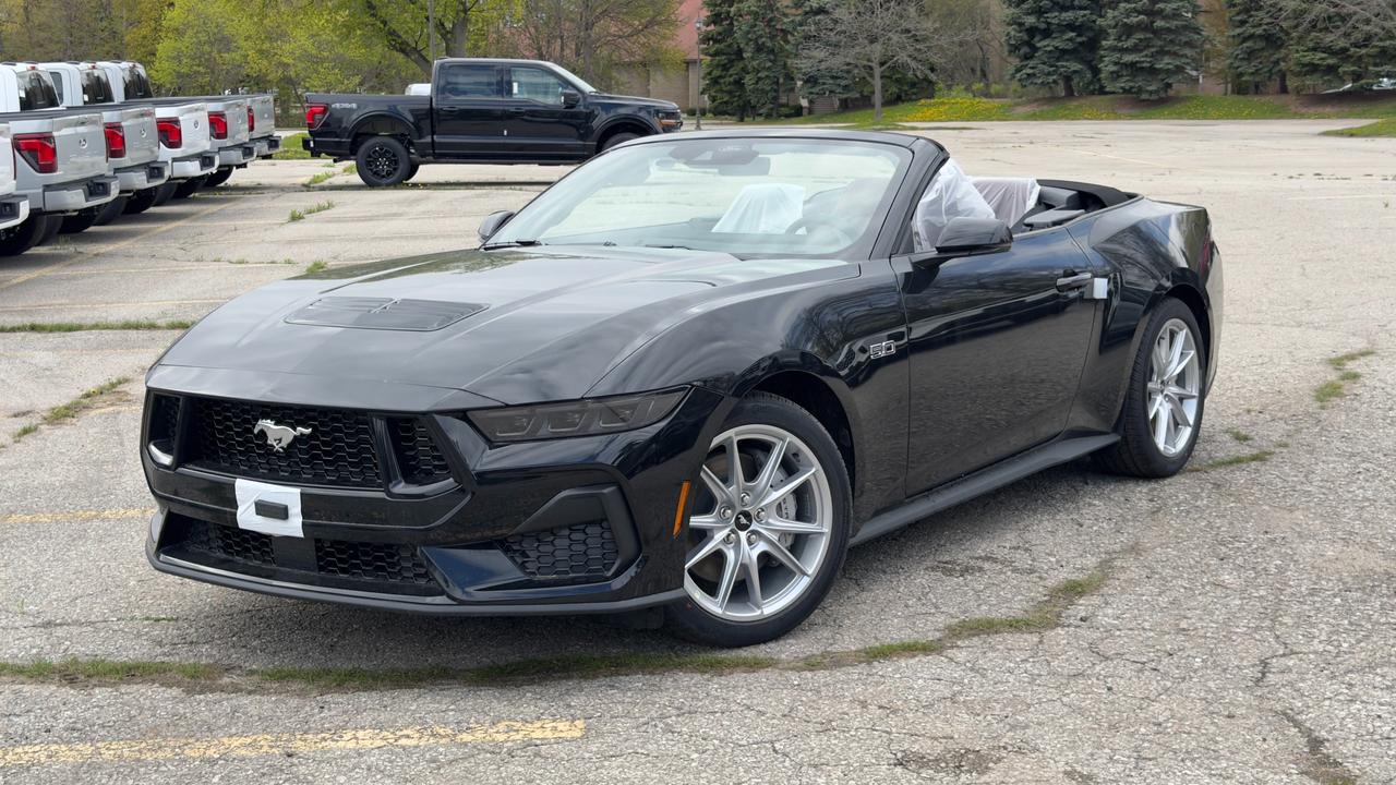 2026 Ford Mustang GT Premium Convertible Photo2