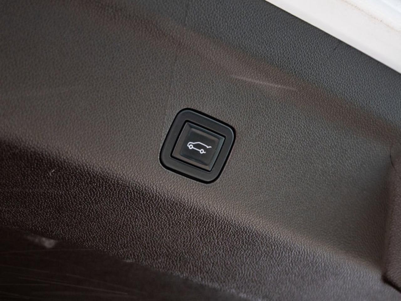 2024 Chevrolet Suburban LT Photo