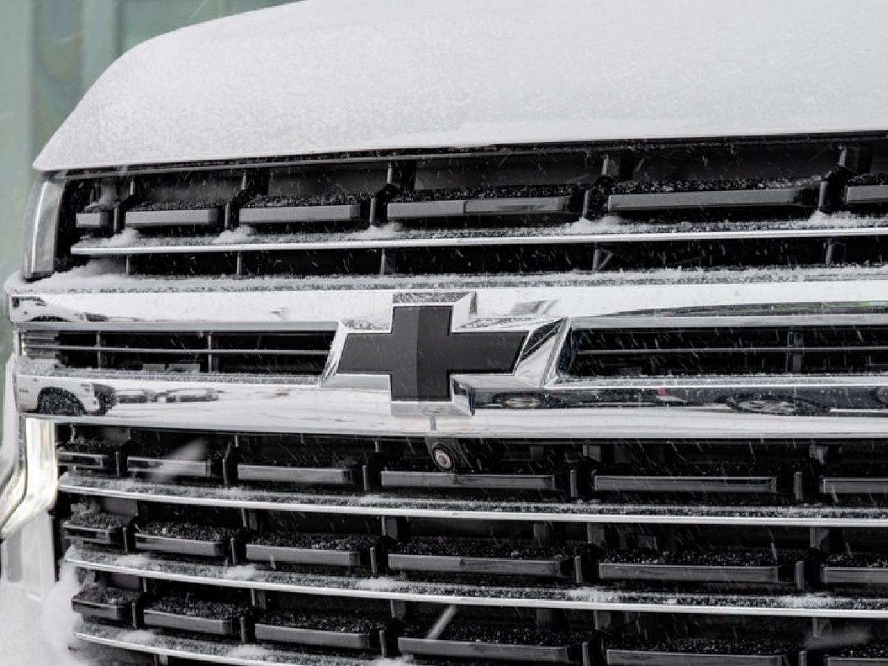 2024 Chevrolet Suburban LT Photo