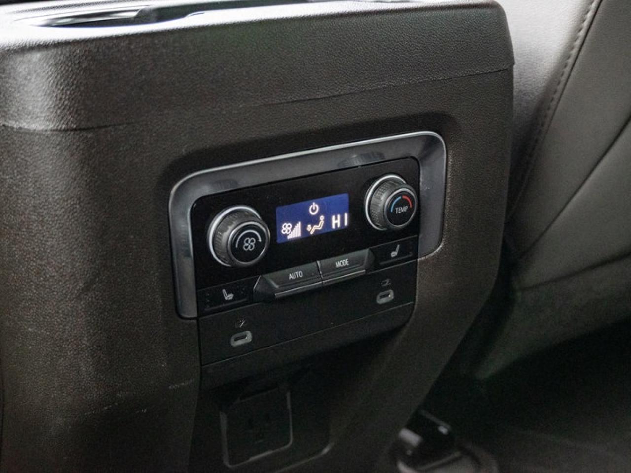 2024 Chevrolet Suburban LT Photo