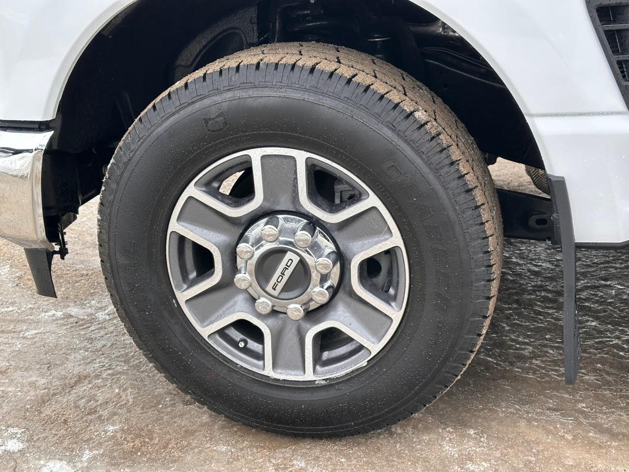 2026 Ford F-350 Super Duty SRW LARIAT 2WD Crew Cab 6.75' Box Photo