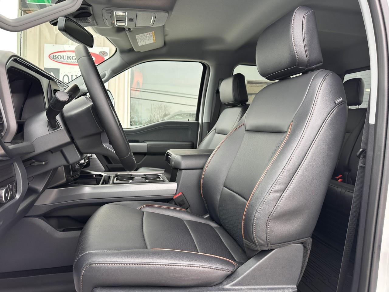 2026 Ford F-350 Super Duty SRW LARIAT 2WD Crew Cab 6.75' Box Photo