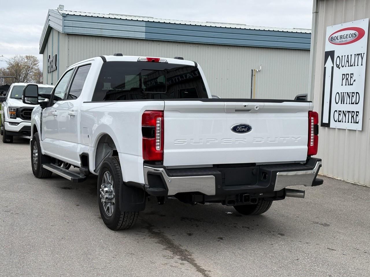 2026 Ford F-350 Super Duty SRW LARIAT 2WD Crew Cab 6.75' Box Photo