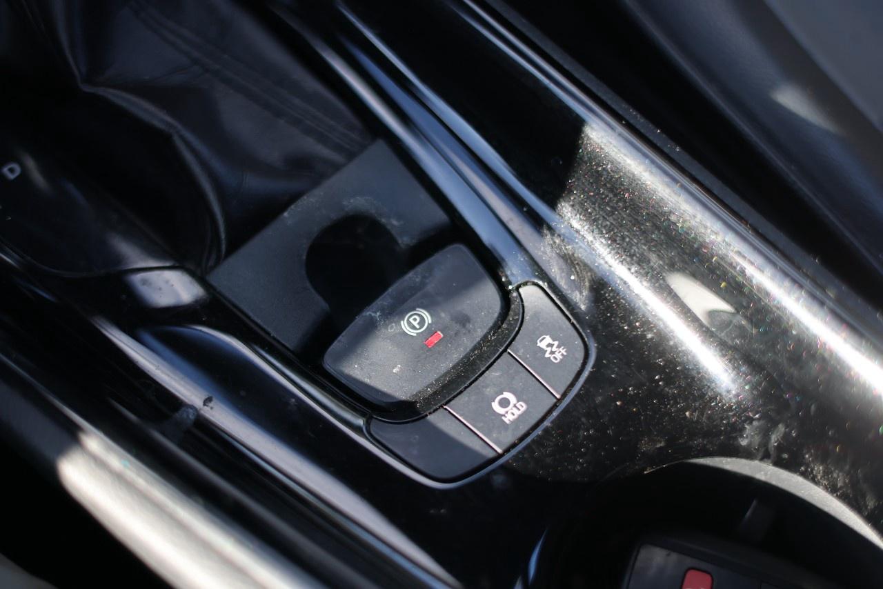 2019 Toyota C-HR LE (2) Photo