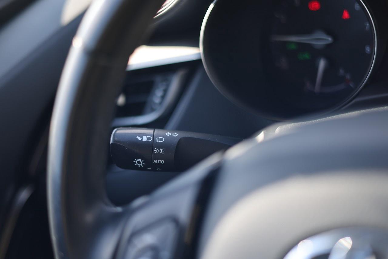 2019 Toyota C-HR LE (2) Photo