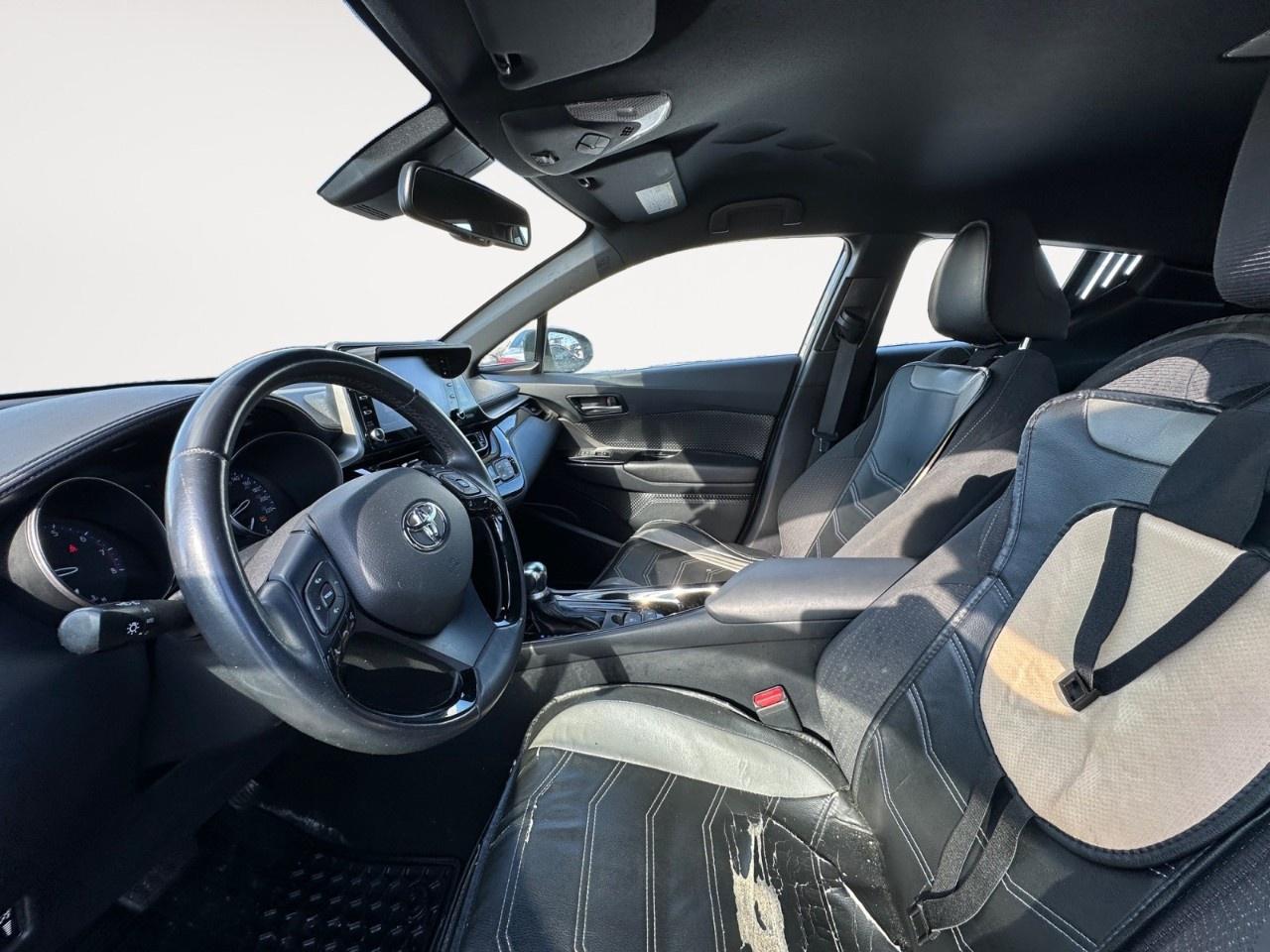 2019 Toyota C-HR LE (2) Photo