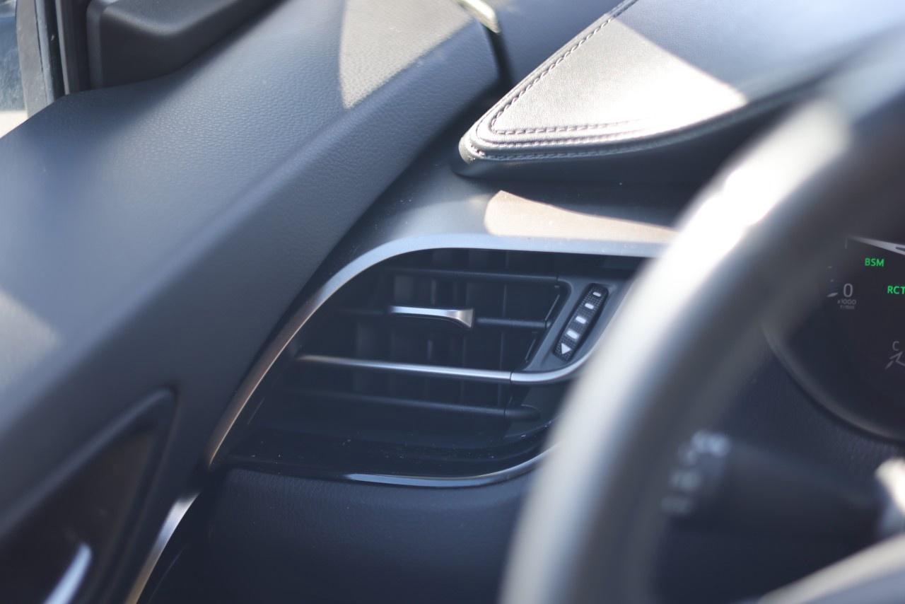 2019 Toyota C-HR LE (2) Photo