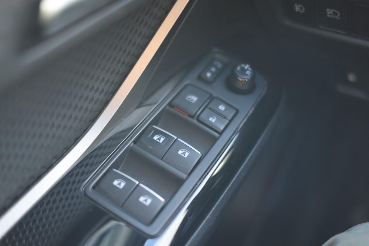 2019 Toyota C-HR LE (2) Photo