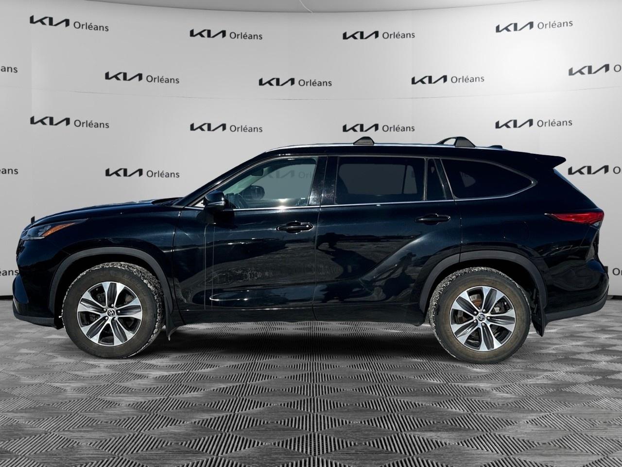 2021 Toyota Highlander XLE AWD Photo4