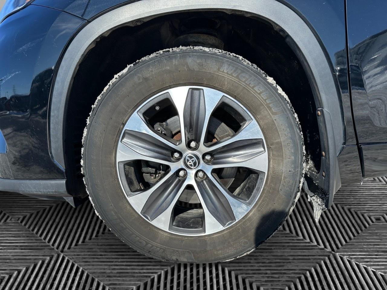 2021 Toyota Highlander XLE AWD Photo