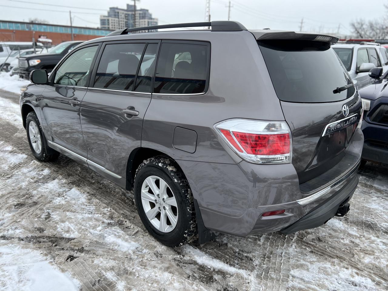 2013 Toyota Highlander HYBRID Photo2