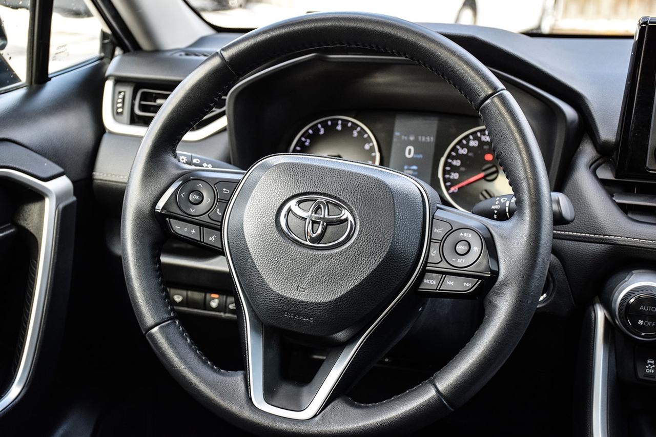 2022 Toyota RAV4 XLE AWD No Accident Sunroof Carplay BSM Photo
