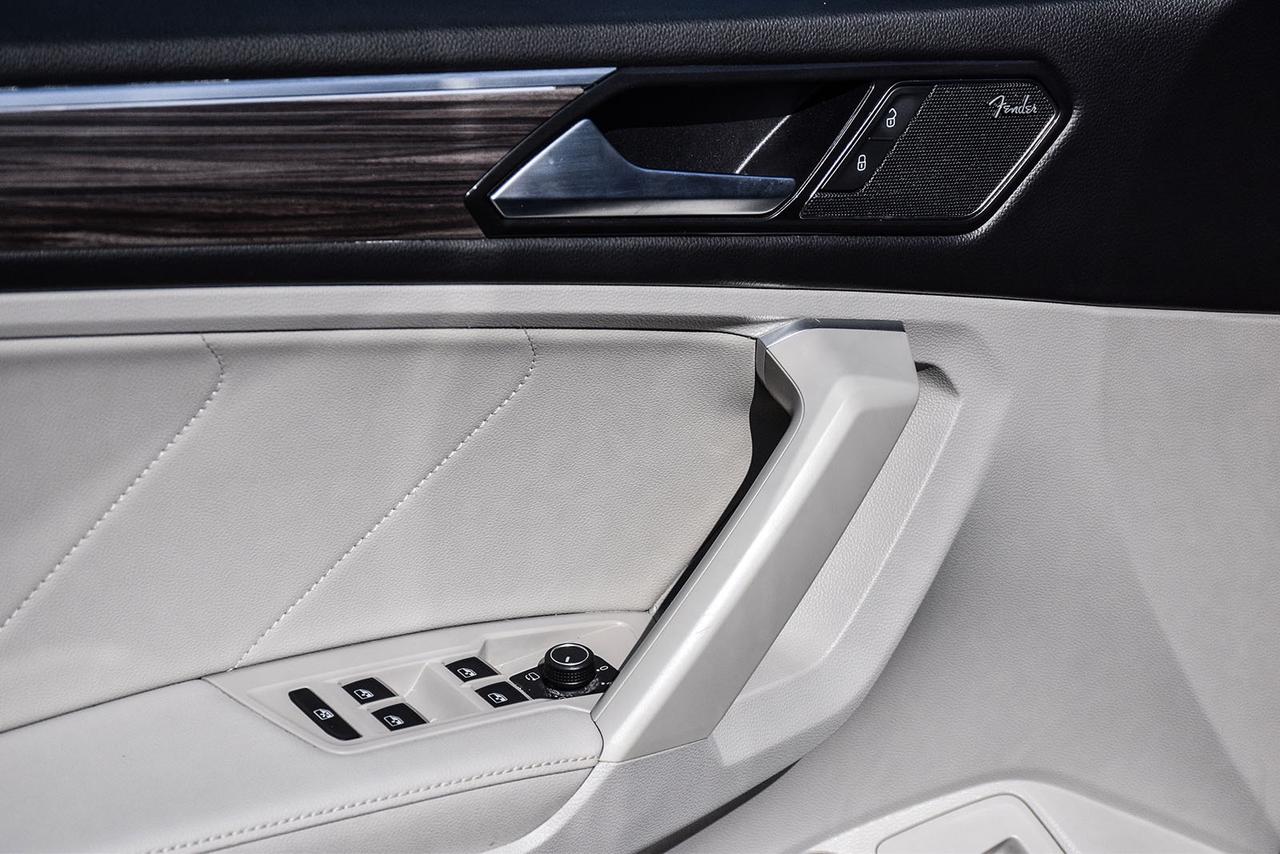 2024 Volkswagen Tiguan Highline R-Line No Accident Fender Panoroof Leathe Photo