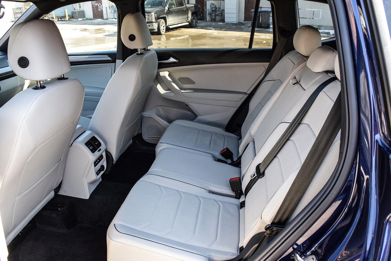 2024 Volkswagen Tiguan Highline R-Line No Accident Fender Panoroof Leathe Photo