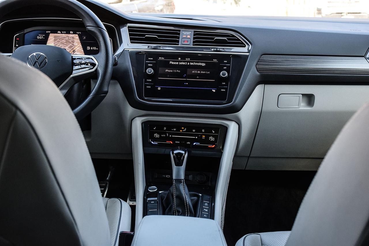 2024 Volkswagen Tiguan Highline R-Line No Accident Fender Panoroof Leathe Photo