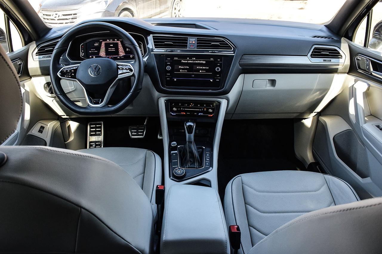 2024 Volkswagen Tiguan Highline R-Line No Accident Fender Panoroof Leathe Photo