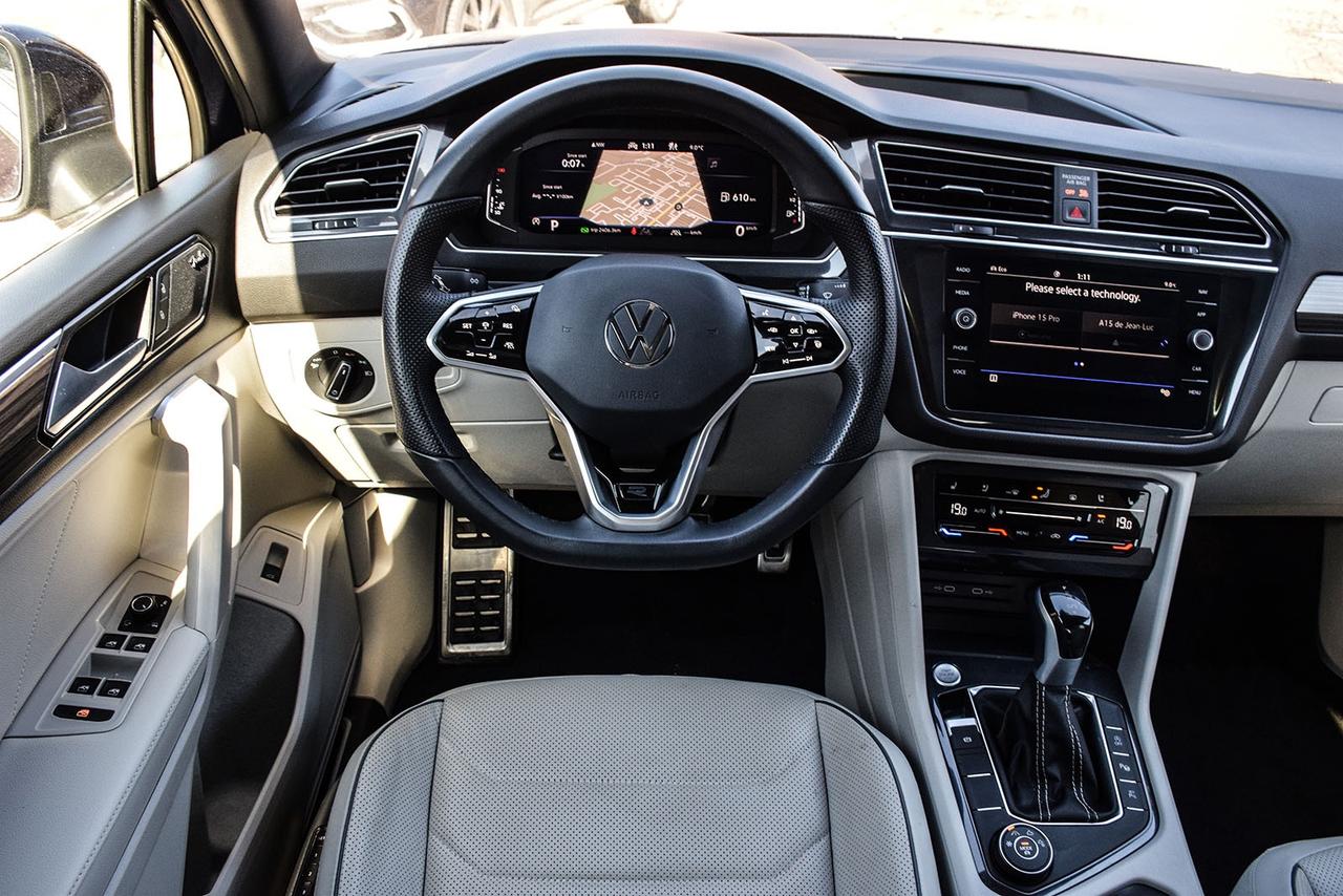 2024 Volkswagen Tiguan Highline R-Line No Accident Fender Panoroof Leathe Photo