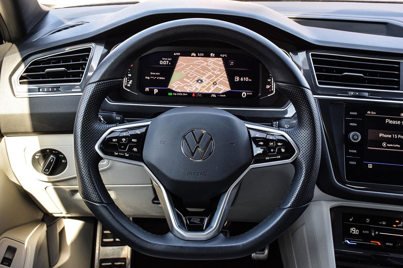 2024 Volkswagen Tiguan Highline R-Line No Accident Fender Panoroof Leathe Photo