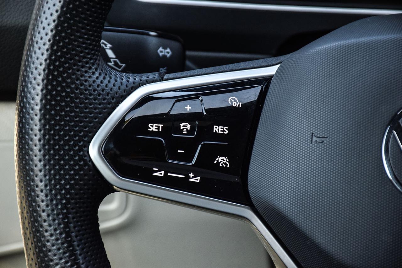 2024 Volkswagen Tiguan Highline R-Line No Accident Fender Panoroof Leathe Photo